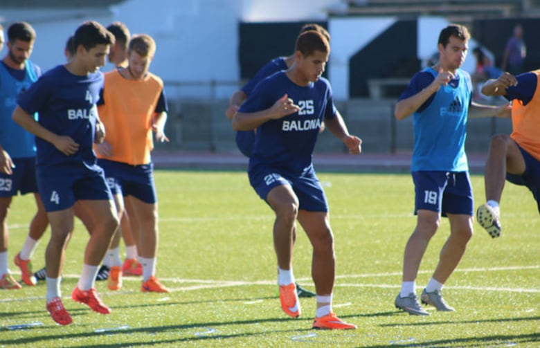 Roberto Chen entrena con su nuevo equipo en España