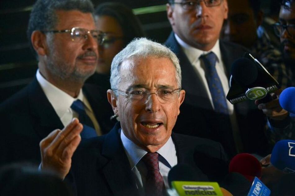 Colombia: Álvaro Uribe monta defensa contra acusaciones de sobornos