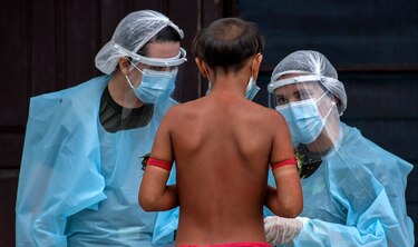 Pandemia sigue golpeando a Brasil y produce récord de contagios en Estados Unidos