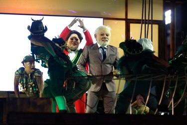Los desfiles en el sambódromo de Río arrancan con un polémico homenaje a Lula