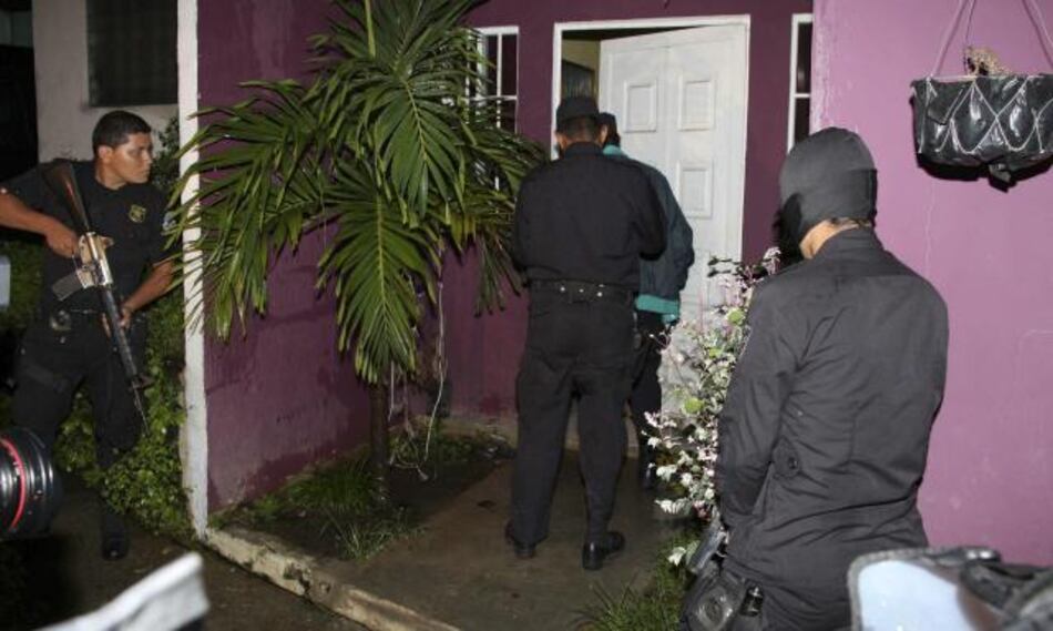 Allanan casas de futbolistas salvadoreños por amaño de partidos