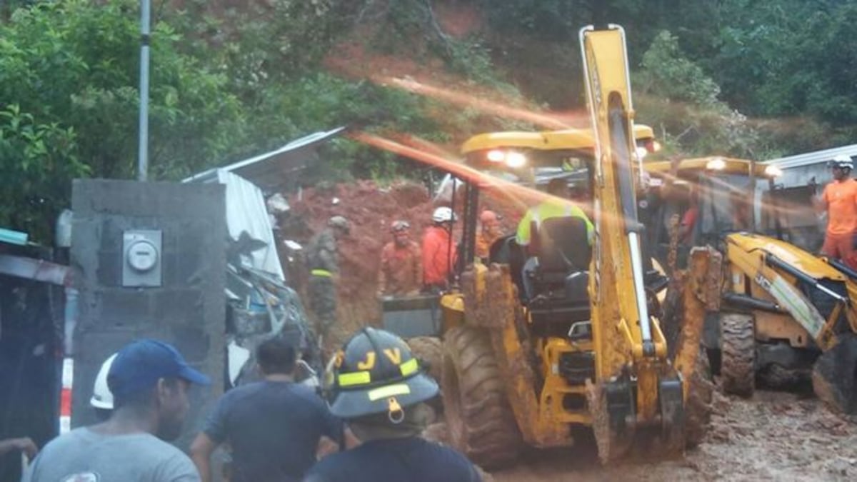 Dos muertos tras deslizamiento de tierra en Arraiján