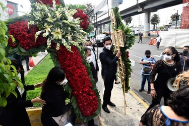 Un año después, sobrevivientes de tramo colapsado de metro en México exigen su demolición