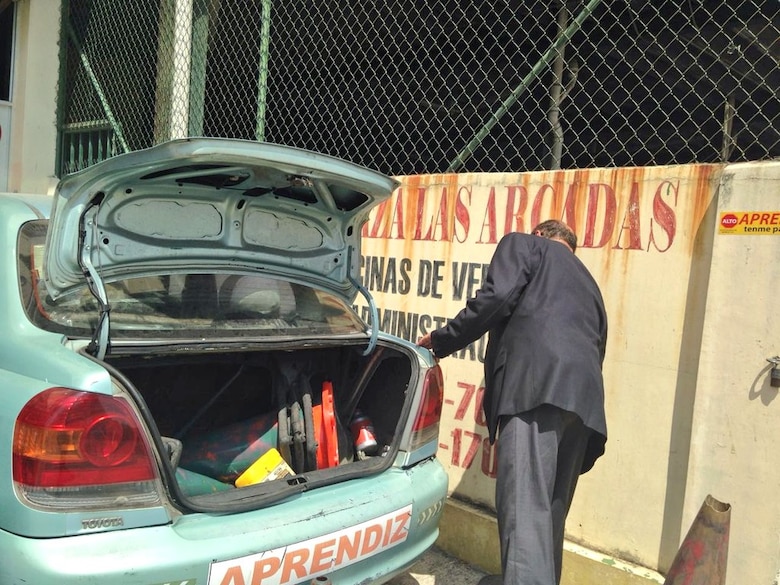 Escuelas de manejo bajo inspección por la Autoridad de Tránsito