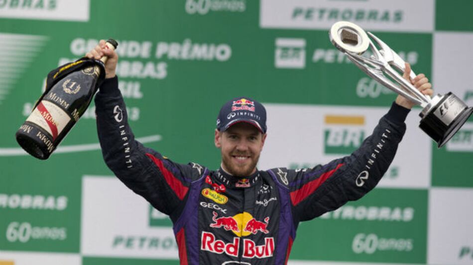 Roban trofeos de la fábrica de la escudería Red Bull