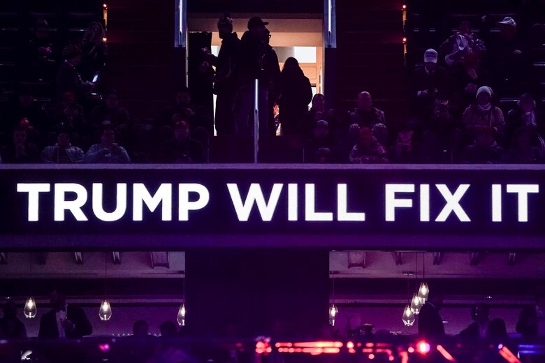 ‘¡Ganamos!’, Trump se da un baño de masas el día antes de su investidura