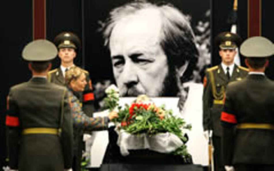 Rusia brinda a Solzhenitsyn despedida de héroe