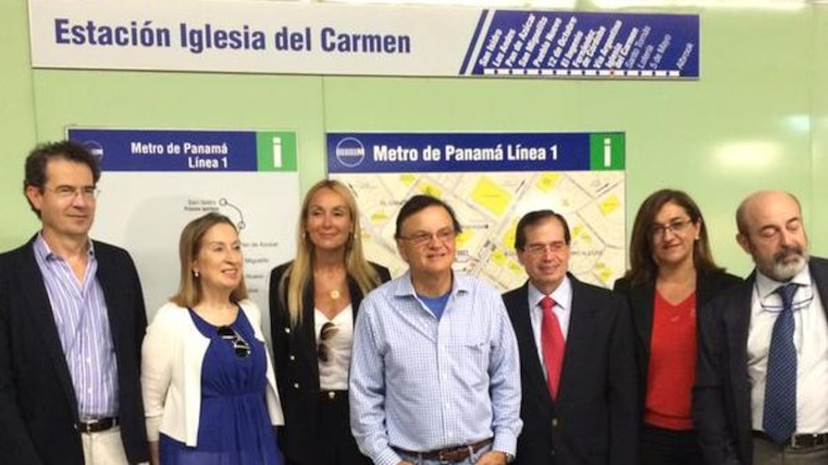 Ministra española Ana Pastor recorre el Metro y la ampliación