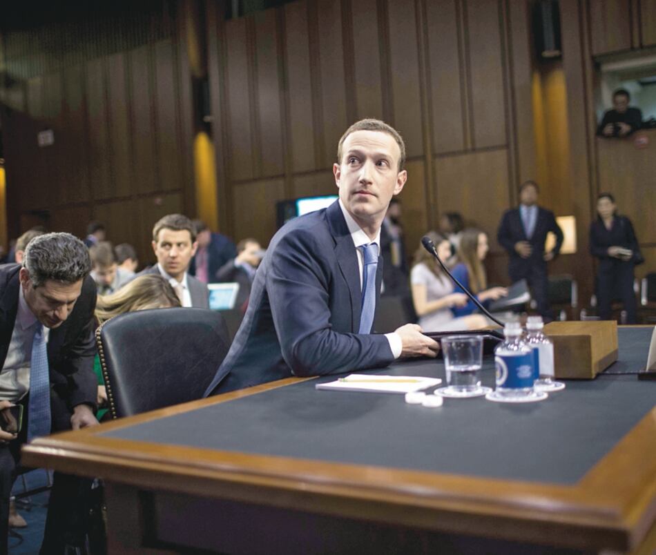 ‘Cambridge Analytica timó a usuarios de FB ’