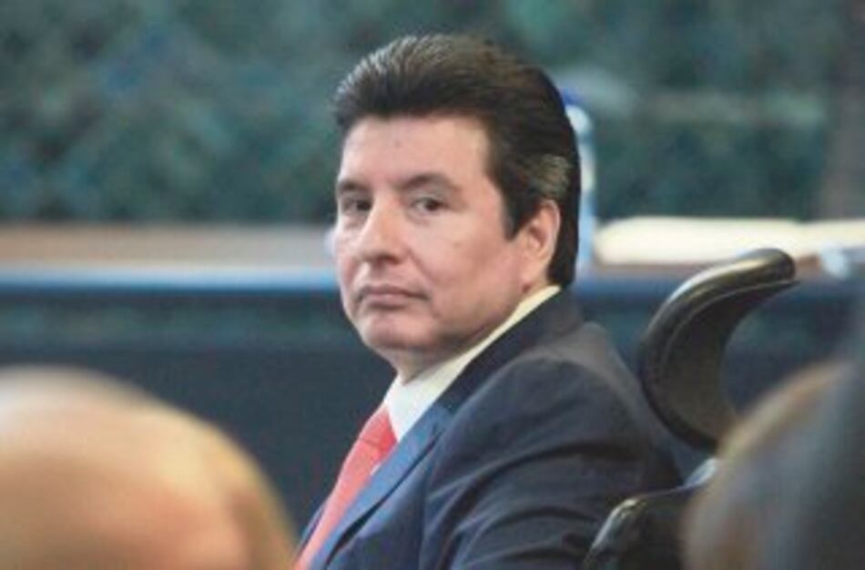 Pedro Miguel González recibe lista de casos de Moncada Luna