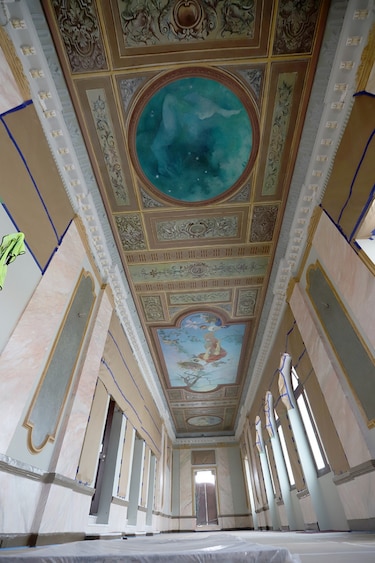 Restauración pictórica del Teatro Nacional lleva un 90% de avance