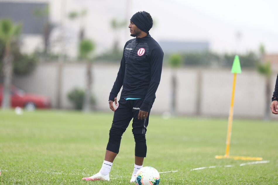 El fútbol peruano vuelve este viernes con el panameño Alberto Quintero en acción