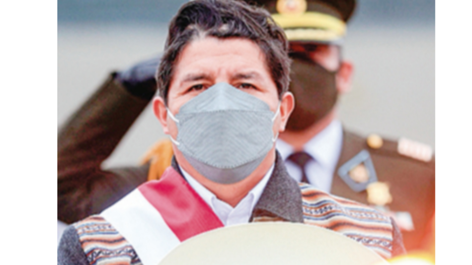 Pedro Castillo designa una nueva cúpula militar en Perú