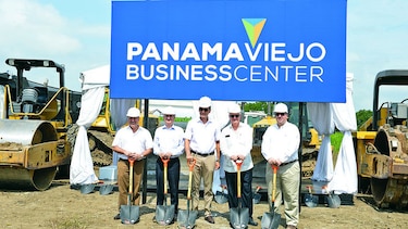 Primera palada de Panamá Viejo Business Center