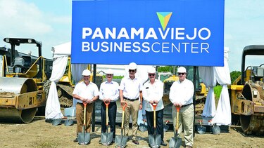 Primera palada de Panamá Viejo Business Center