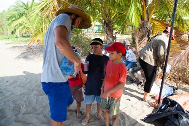Bastian Barnbeck, un alemán que surfea a beneficio de Panamá