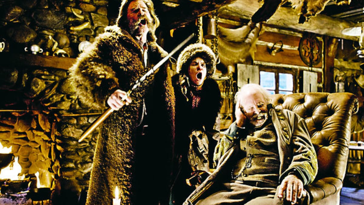 Kurt Russell, Jennifer Jason Leigh y Bruce Dern en una escena de ‘Los ocho odiosos, de Quentin Tarantino.