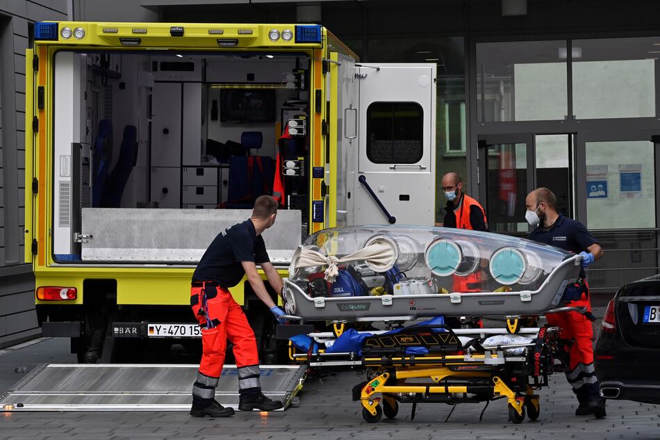 Opositor ruso Alexei Navalny, ‘estable’ y hospitalizado en Alemania