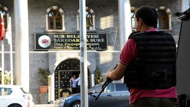 Nobel de literatura denuncia un 'régimen de terror' en Turquía tras el arresto de un periodista