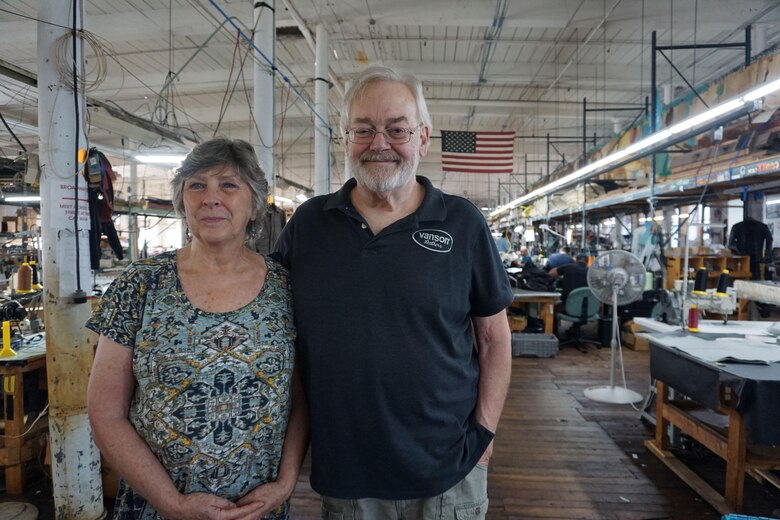 ‘Pierdo $100 mil al mes’: los empresarios en Estados Unidos afectados por los aranceles de Donald Trump