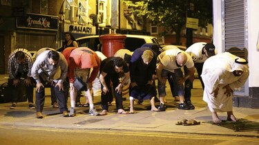 Un muerto tras atropello masivo junto a mezquita de Londres