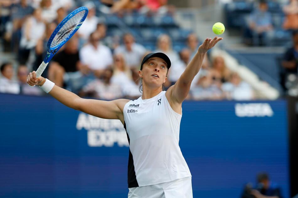 La polaca Iga Swiatek se deshace en dos sets de la colombiana Emiliana Arango