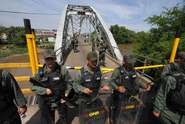 Opositores denunciarán a Nicolás Maduro por mantener frontera con Colombia cerrada