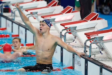 Léon Marchand suma su primer oro y acaba con la marca olímpica de Michael Phelps