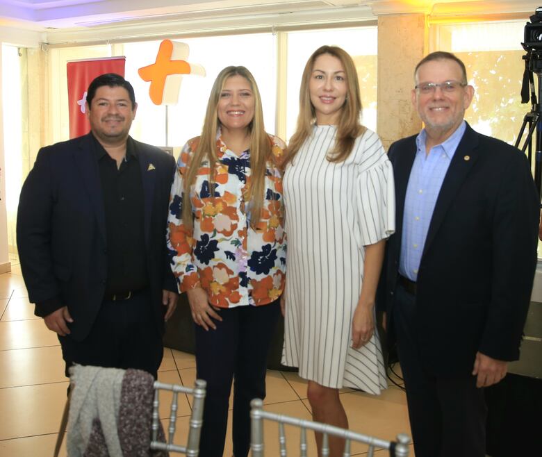 Café con La Prensa aborda cómo la conectividad impulsa la competitividad en la era digital