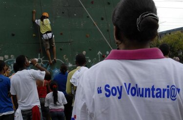 Voluntariado hace bien para el corazón, afirma estudio