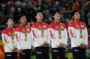 Japón conquista oro olímpico de gimnasia masculina por equipos
