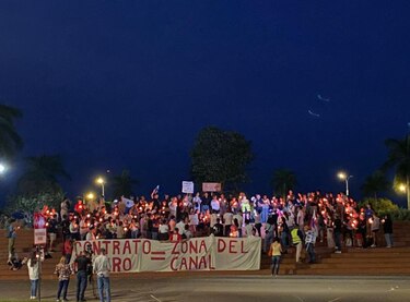 En la cinta costera, ciudadanos participan de una vigilia para rechazar contrato minero