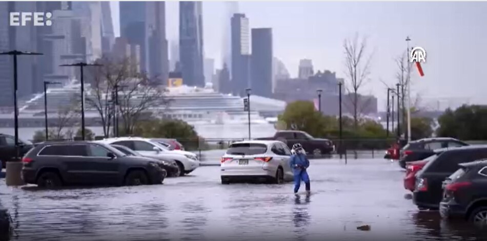 Se inunda Nueva York: dos hombres pierden la vida atrapados en sótanos durante tormenta