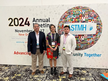 El científico panameño Jean Paul Carrera recibe premio por su trabajo en arbovirus en EU