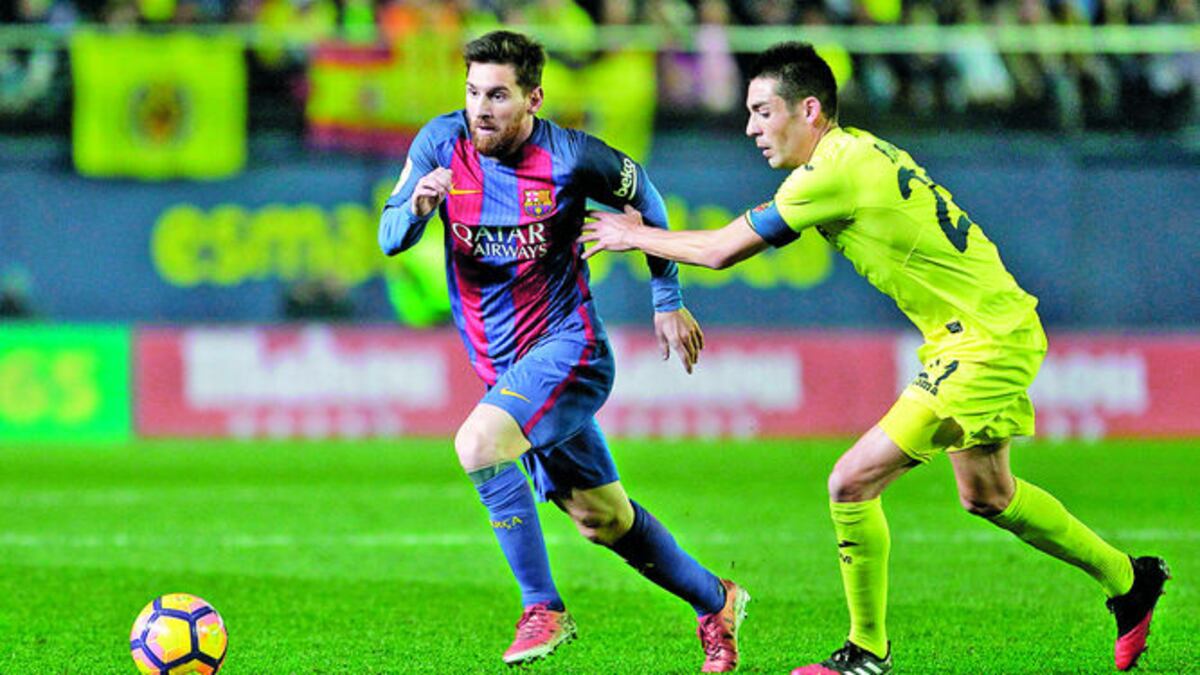 El argentino Lionel Messi salvó al Barcelona con un golazo de tiro libre al último minuto ante el Villarreal.