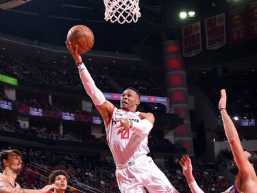 Harden y Westbrook siguen fino en la NBA con actuaciones estelares