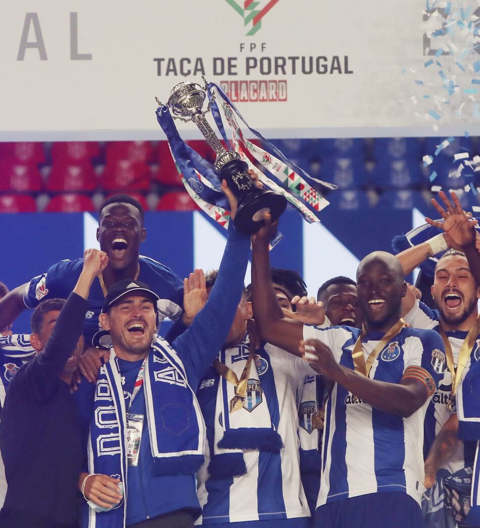 El arquero español Iker Casillas oficializa su retiro