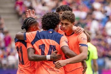 Plácida victora del Barcelona en el estreno goleador de Adeyemi y Bisiwu