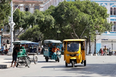 Los triciclos eléctricos en La Habana: la alternativa a la crisis energética en Cuba