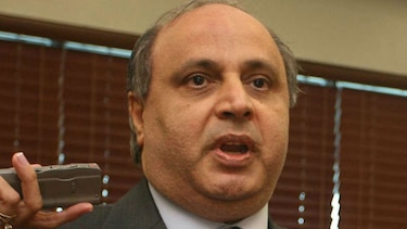 Abdul Waked intenta desvincularse de Nidal Waked