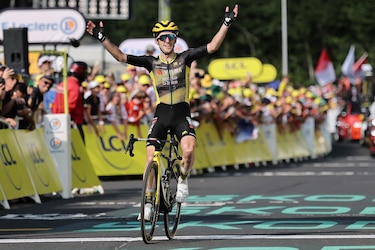 Healy arrebata el amarillo a Pogacar en etapa del Macizo Central dominada por Simon Yates