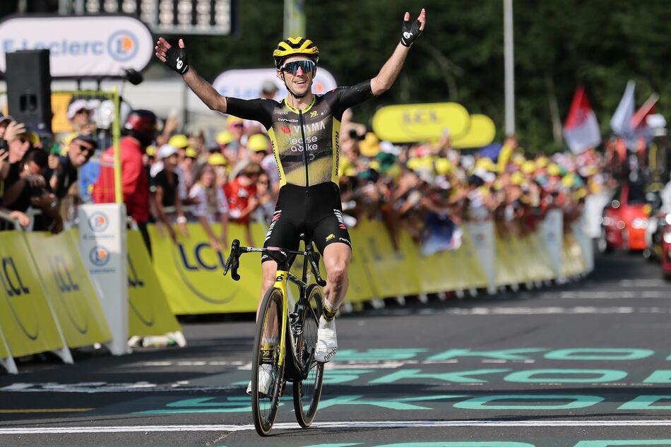 Healy arrebata el amarillo a Pogacar en etapa del Macizo Central dominada por Simon Yates