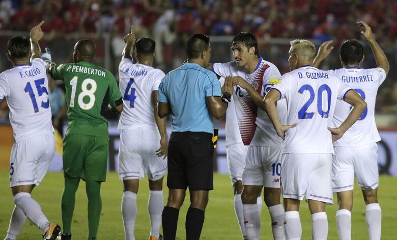 Gol 'fantasma' de Panamá, el árbitro Walter López explicó qué pasó