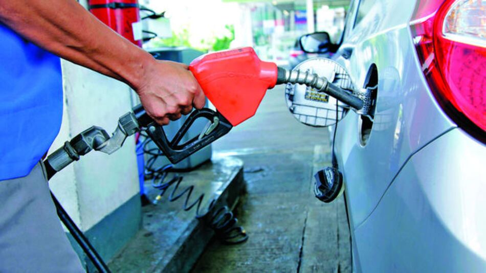 Combustibles bajan de precio este viernes