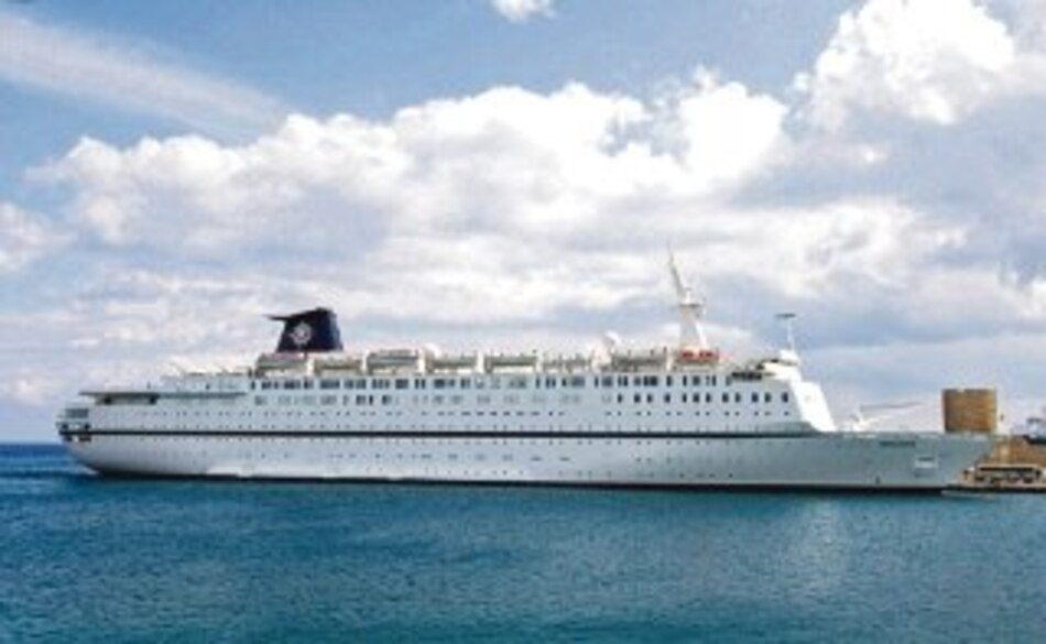 Crucero escapa de los piratas