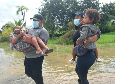 Varios sectores de Changuinola y Almirante quedan bajo el agua; hay 5 mil personas afectadas y mil 91 viviendas inundadas