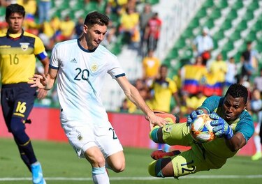Argentina golea a Ecuador