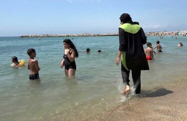 Una ordenanza anti-burkini crea polémica en Francia