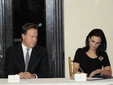 Presidente instala comité que evaluará prácticas del sistema financiero