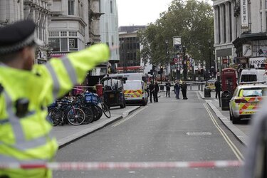 Apuñalados dos policías en el centro de Londres